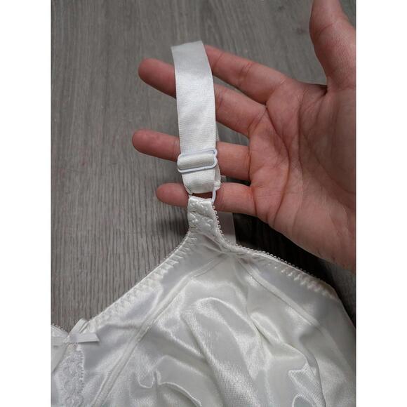 Bali Bralette Bra Womens 42D White Satin Full Coverage Wireless Unpadded 3820 - Picture 4 of 7